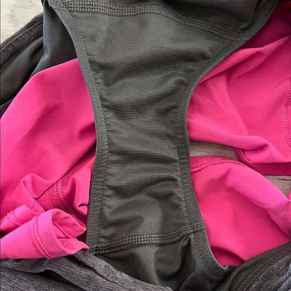 Lululemon Run: Speed Short *4-way Stretch
Raspberry Glo Light / Heathered Slate - Picture 5 of 8